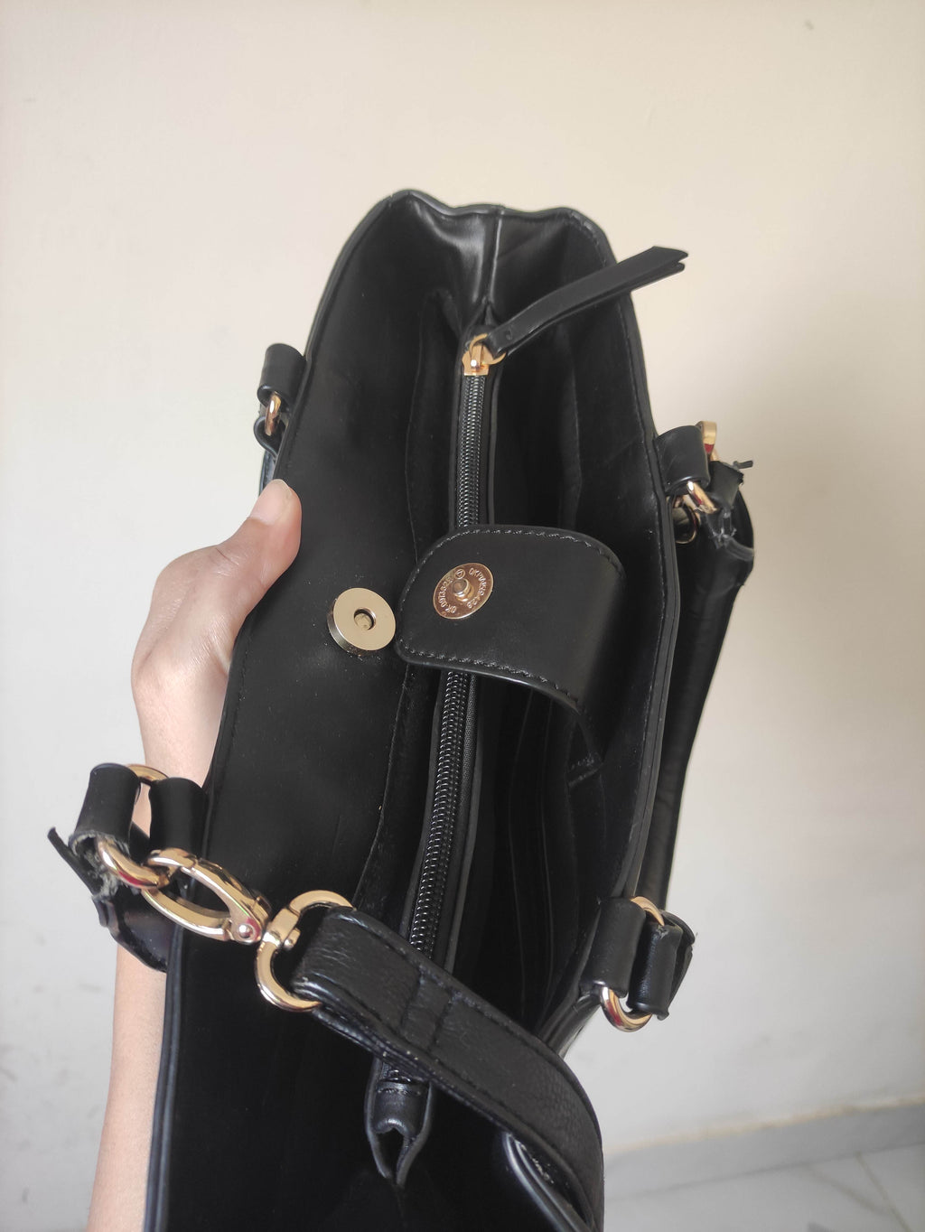 Black Synthetic / PU Leather Structured Bag | Pre-Loved Elegant Design.